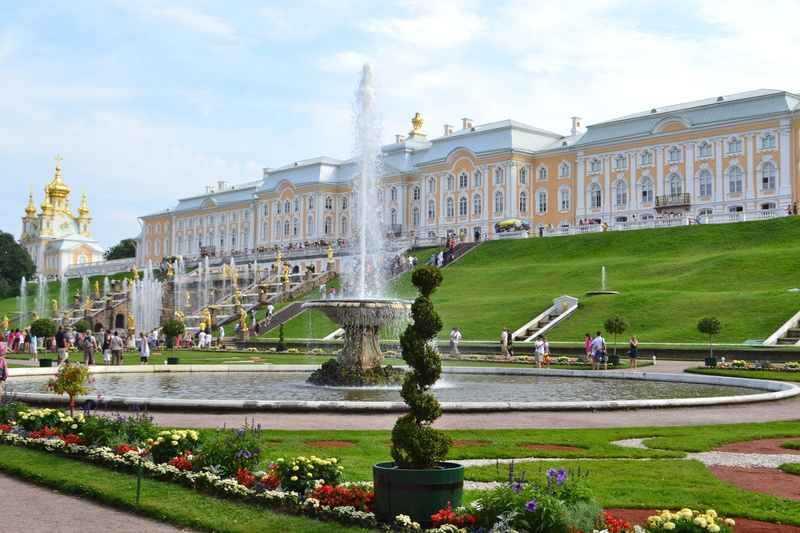 cloud - sky, garden, russia, city, park, building, the past, plant, peterhof, tourism, sky, grass, petrodvorets, architecture, architectural column, history