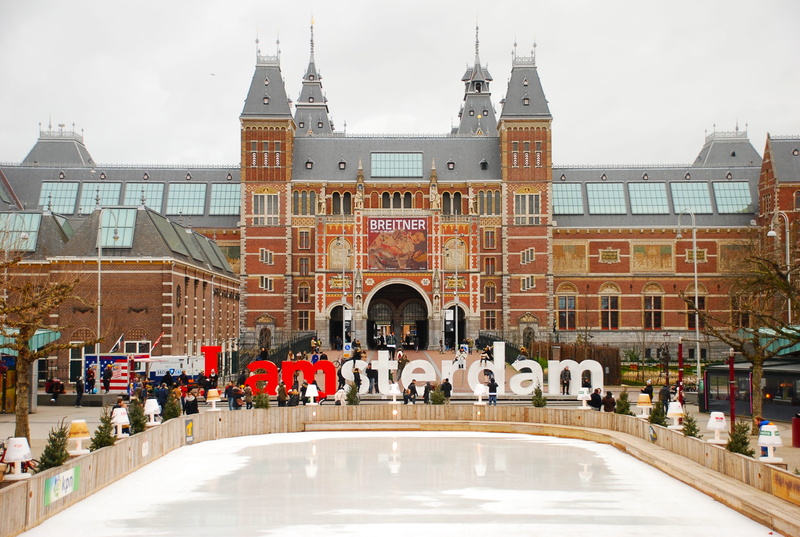 incidental people, group of people, day, museumplein, adult, 2K, arch, iamsterdam, holland, lifestyles, real people, building, crowd, leisure activity