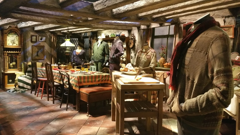 the burrows, choice, restaurant, indoors, day, 5K, weasley, incidental people, chair, seat, warner bros, warner studio, weasleys, men, shopping, lifestyles