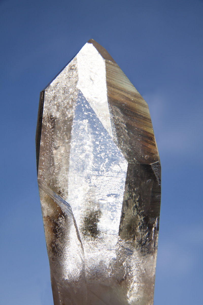 single object, mineral, rock - object, outdoors, rock, frozen, clear sky, gray, silicon dioxide, blue background, 4K, quartz, rock crystal, stone, no people