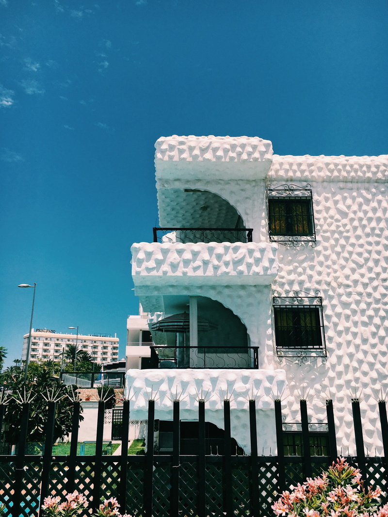 travel destinations, clear sky, blue, building, built structure, street, house, sky, city, building exterior, canarias, history, old, day, architecture