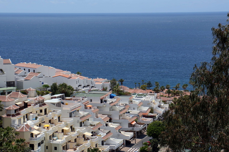 atlantic, the coast, hotels, the waterfront, building exterior, water, townscape, high angle view, outdoors, landscape, white houses, sea, horizon, canary islands