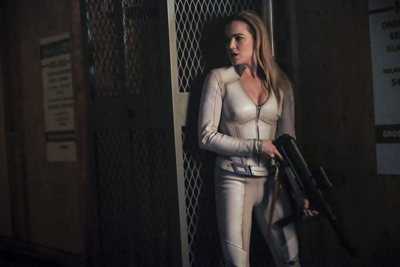 tv shows, sara lance, architecture, hairstyle, young women, long hair, portrait, hair, casual clothing, 2K, hd, arrow, young adult, women, dark, beauty