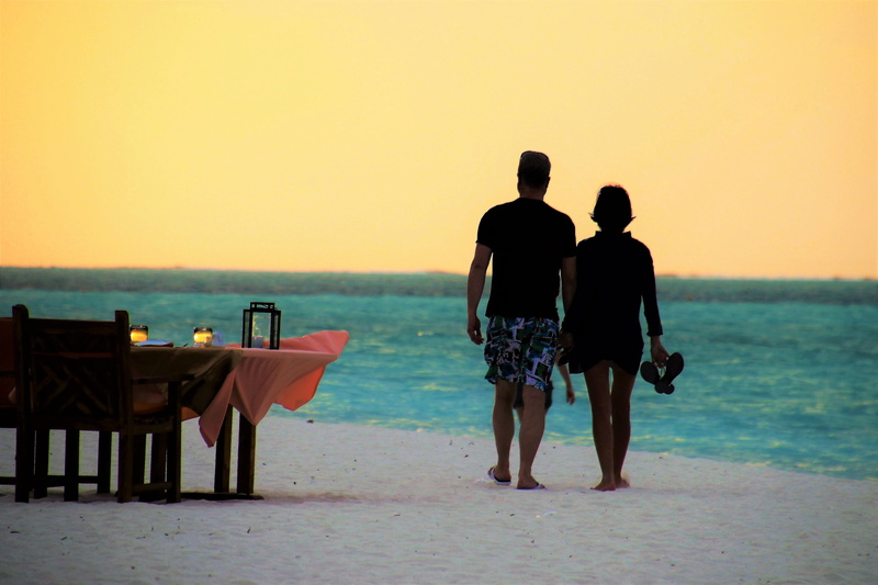 summer, leisure, panorama, lifestyles, sunset, sky, the sun, travel, tour, sunny, horizon, honeymoon, the prospect of, walking, tourists, sand, land, a good time