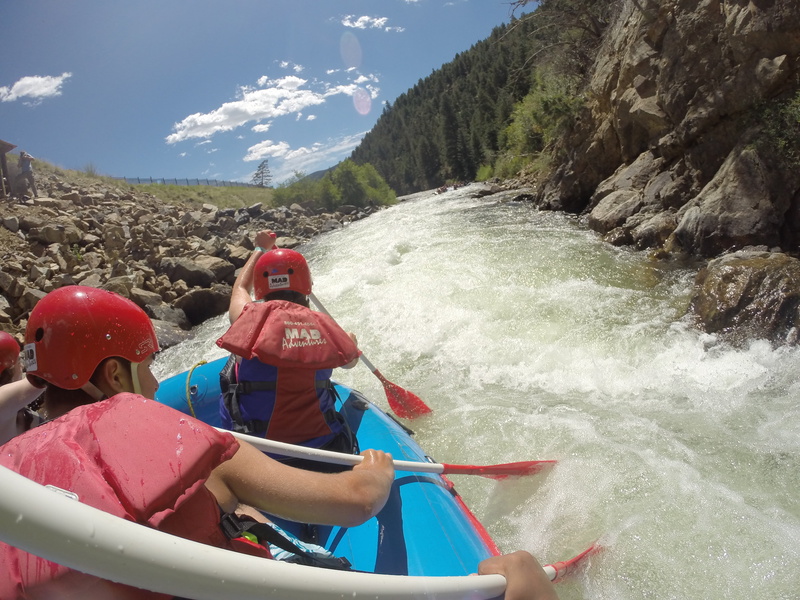 scenics - nature, wet, nautical vessel, mountain range, fun, lifestyles, sport, challenge, real people, rafting, inflatable, recreation, non-urban scene