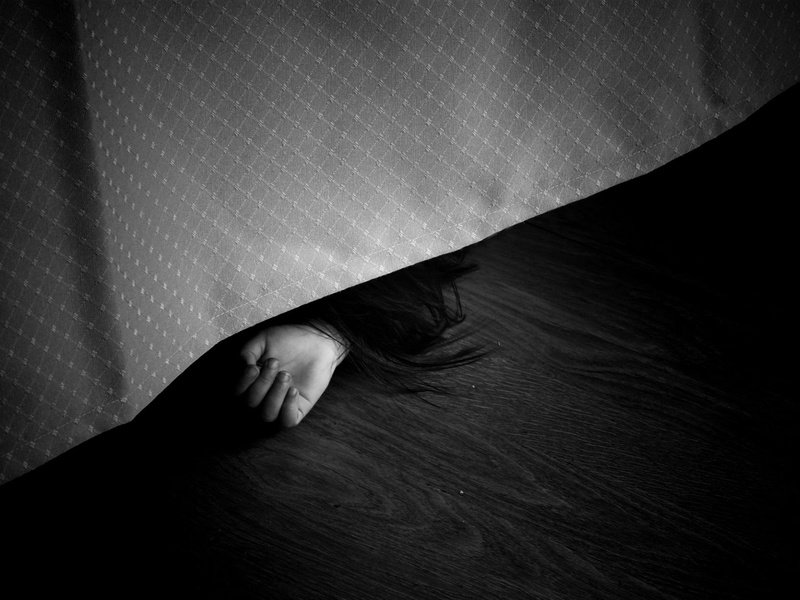 arm, 1080P, indoors, dark, women, hairstyle, real people, close-up, danger, leisure activity, loneliness, one person, finger, wooden floor, floor, murder