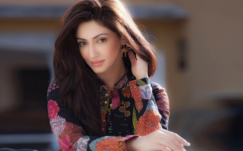 desi girls, lifestyles, looking at camera, one person, women, focus on foreground, adult, reyhna malhotra, floral pattern, front view, long hair, teenager