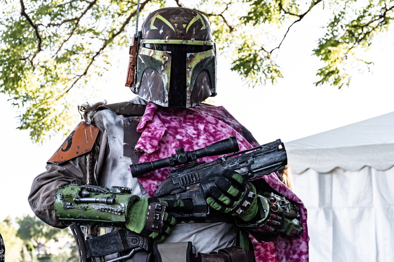 day, nature, fett, men, soldier, uniform, weapon, real people, military uniform, one person, obscured face, standing, holding, outdoors, clothing, star