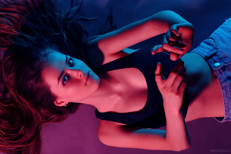 jeans, long hair, women indoors, dark, indoors, Evgeniy Bulatov, brunette, cleavage, bokeh, belly, black tops, women, looking at viewer, lying on back