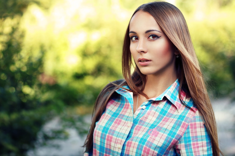 long hair, earring, brunette, women, portrait, necklace, outdoors, depth of field, looking at viewer, Evgeniy Bulatov, eyeliner, plaid shirt, model, 2K