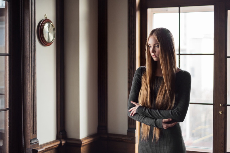 young women, long hair, portrait, looking, casual clothing, waist up, women, hair, beautiful woman, indoors, one person, three quarter length, adult, standing