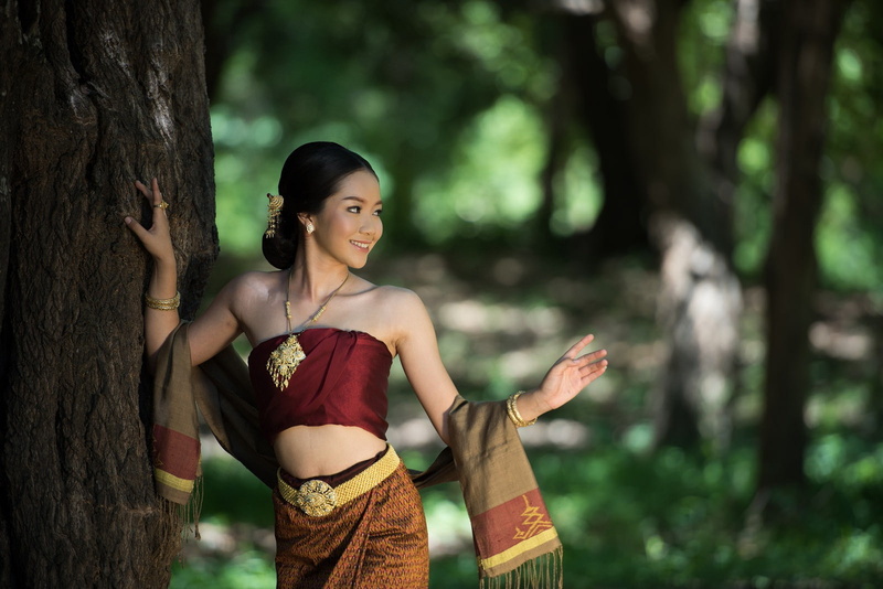 plant, women, women outdoors, tree, Asian, Thailand, young women, brunette, leisure activity, portrait, lifestyles, smiling, adult, focus on foreground