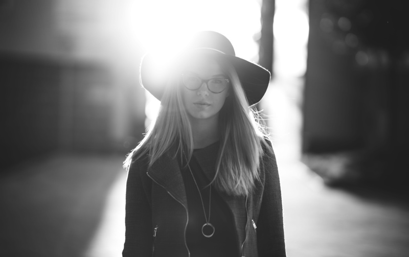 fashion, adult, coat, one young woman only, caucasian Ethnicity, beautiful, road, young Women, street, lifestyles, real people, clothing, hat, young Adult
