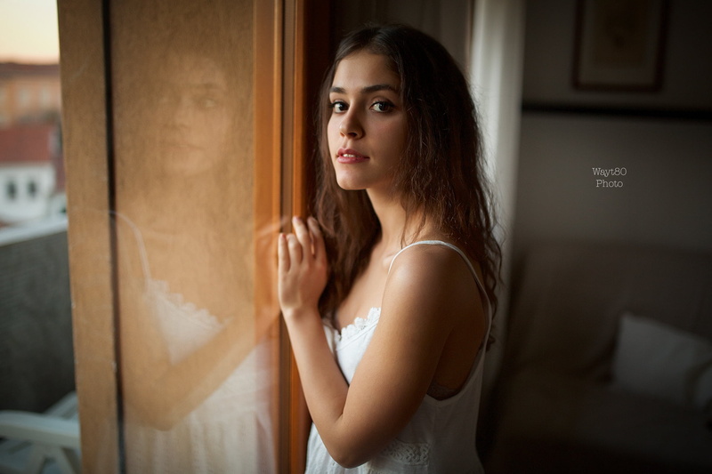 young women, looking, indoors, face, one person, hairstyle, hair, waiting, beautiful woman, contemplation, home interior, glass, brown eyes, beauty, long hair