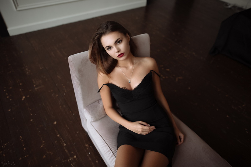 red lipstick, indoors, three quarter length, hair, necklace, portrait, hairstyle, young adult, one person, sitting, front view, beautiful woman, 1080P