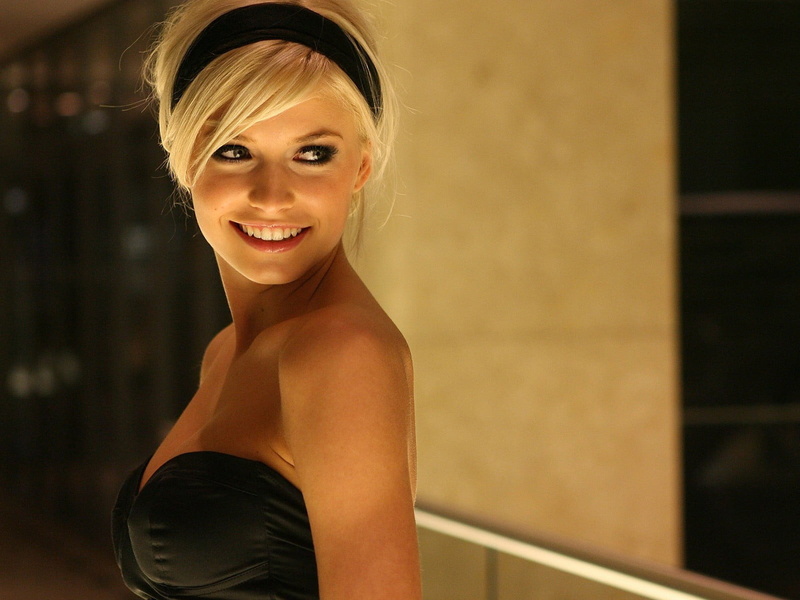 looking at camera, s, women, beautiful people, blond hair, bare shoulders, 720P, Lena Gercke, strapless, blonde, emotion, top, healthy lifestyle, hair