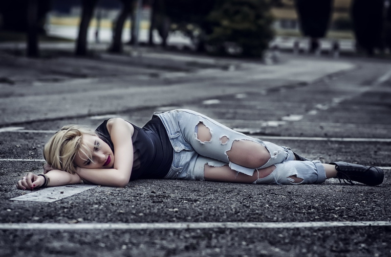 women, ripped clothing, 1080P, blonde, torn jeans, women outdoors, torn clothes, asphalt, ripped clothes, red lipstick