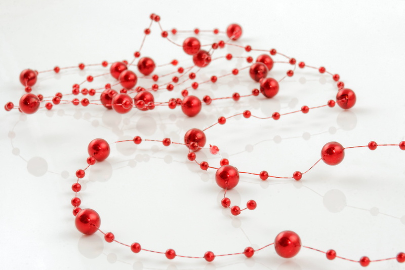 red, berry fruit, beaded, fruit, red currant, necklace, food and drink, large group of objects, indoors, bead, deco, healthy eating, white color
