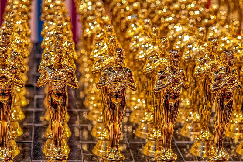 gold, performance, winner, competition, ornate, order, luxury, oscar, in a row, award, gloss, lighting equipment, series, symbol, focus on foreground, many