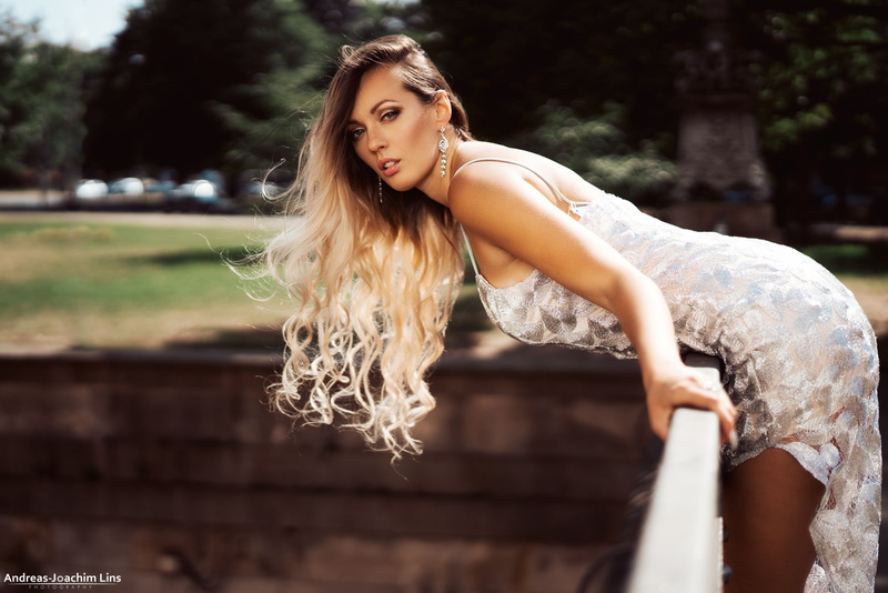 hairstyle, 1080P, fashion, beautiful woman, adult, nature, young adult, looking at viewer, hair, depth of field, Andreas-Joachim Lins, real people, long hair