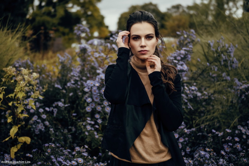 flowers, hand on face, nature, Andreas-Joachim Lins, black jackets, women, women outdoors, looking at viewer, outdoors, 1080P, brown eyes, portrait, brunette