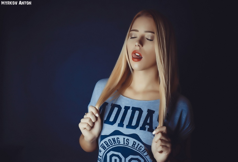 portrait, 2K, hands in hair, women, closed eyes, long hair, tongues, anton myrkov, T-shirt, straight hair, Adidas, blonde, simple background