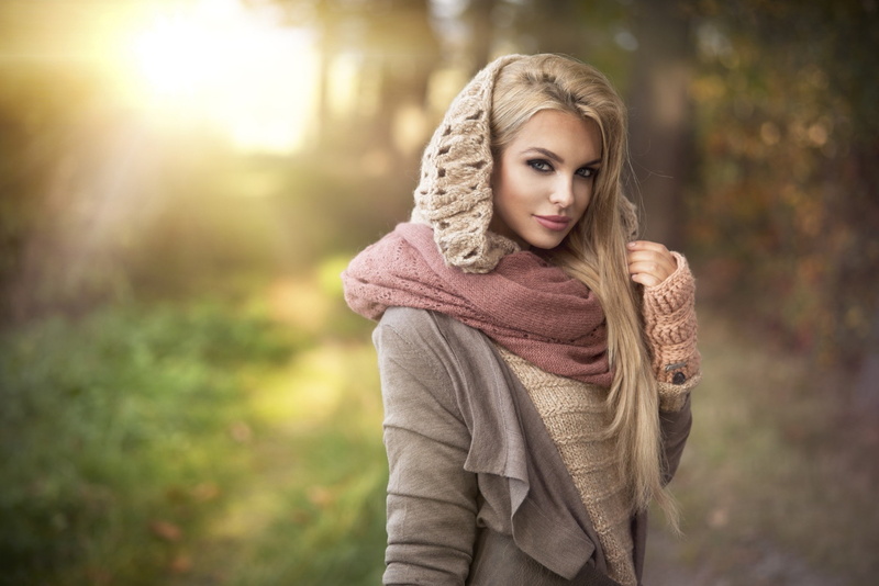 hairstyle, long hair, nature, lights, glamour women, portrait, young adult, pink lipstick, eyeliner, women outdoors, clothing, looking at viewer, beautiful people