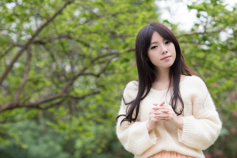 beautiful woman, warm clothing, model, adult, black eyes, pink nails, tree, contemplation, casual clothing, 1080P, sweater, young adult, front view, Asian