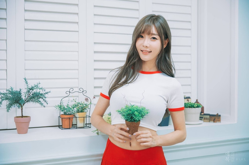 women, Asian, women indoors, brunette, model, 1080P, crop top, long hair, wavy hair, looking at viewer, Choi Seul GI, licking lips