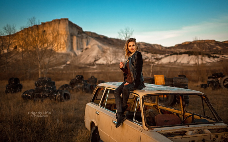 adult, standing, blonde, leisure activity, jeans, one person, Grigoriy Lifin, depth of field, young adult, motor vehicle, smiling, leather jackets, sky