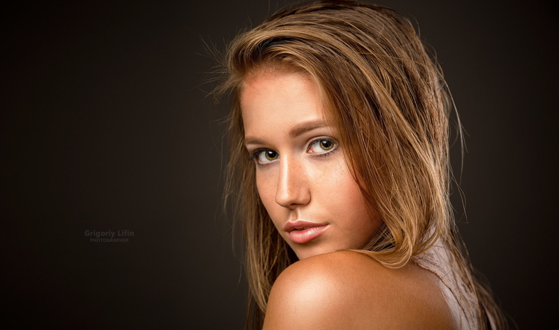 women, face, Albina Kuznetsova, Grigoriy Lifin, 1080P, portrait, simple background, blonde