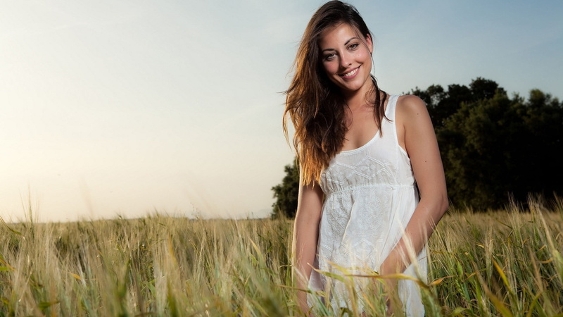 fashion, one person, white clothing, hairstyle, smiling, field, brunette, nature, women, happiness, women outdoors, hair, plant, 1080P, long hair, standing