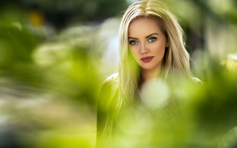 women outdoors, women, juicy lips, portrait, blonde, face, Maarten Quaadvliet, 1080P, bokeh