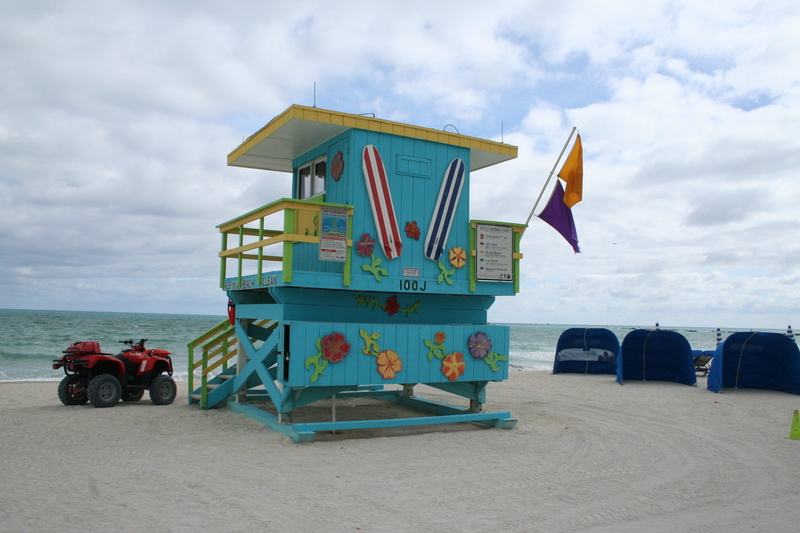 land, sand, water, no people, 2K, Chairs, Watch, sky, Bay, Miami Beach, bay watch, mode of transportation, built structure, lifeguard hut, flag, day, beach