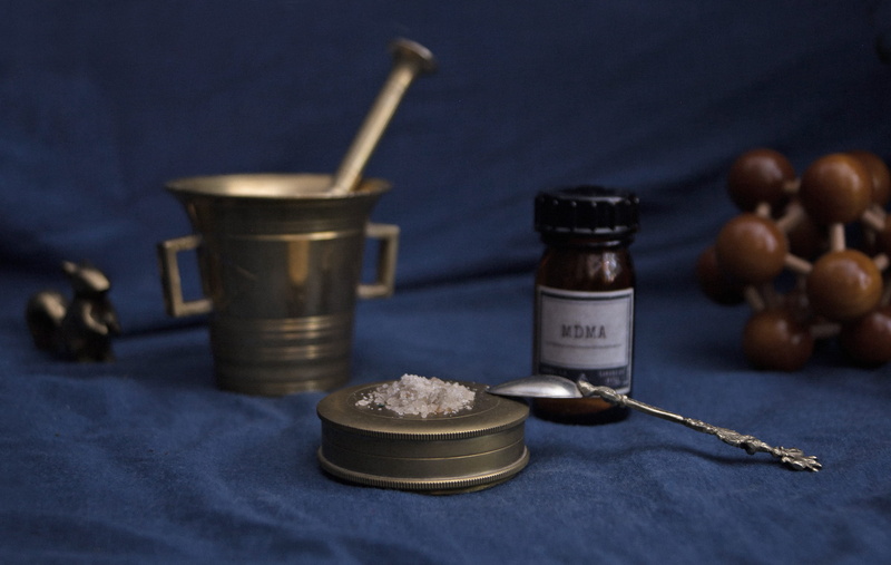 black background, freshness, bokeh, mdma, blue background, reform, healthy eating, indoors, eating utensil, blue, still life, colored background, weaponry
