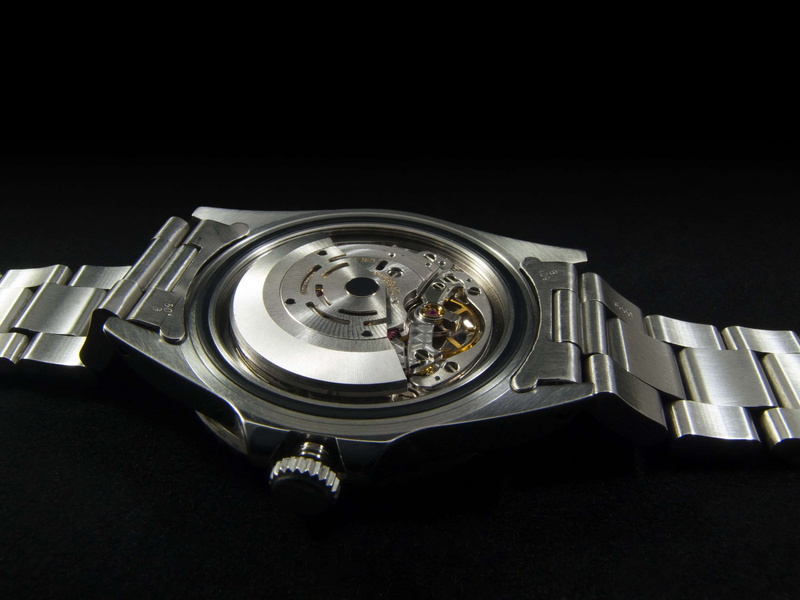 analog watch, copy space, circle, silver colored, black background, time, metal, connection, shiny, close up, technology, car, close-up, 2K, equipment