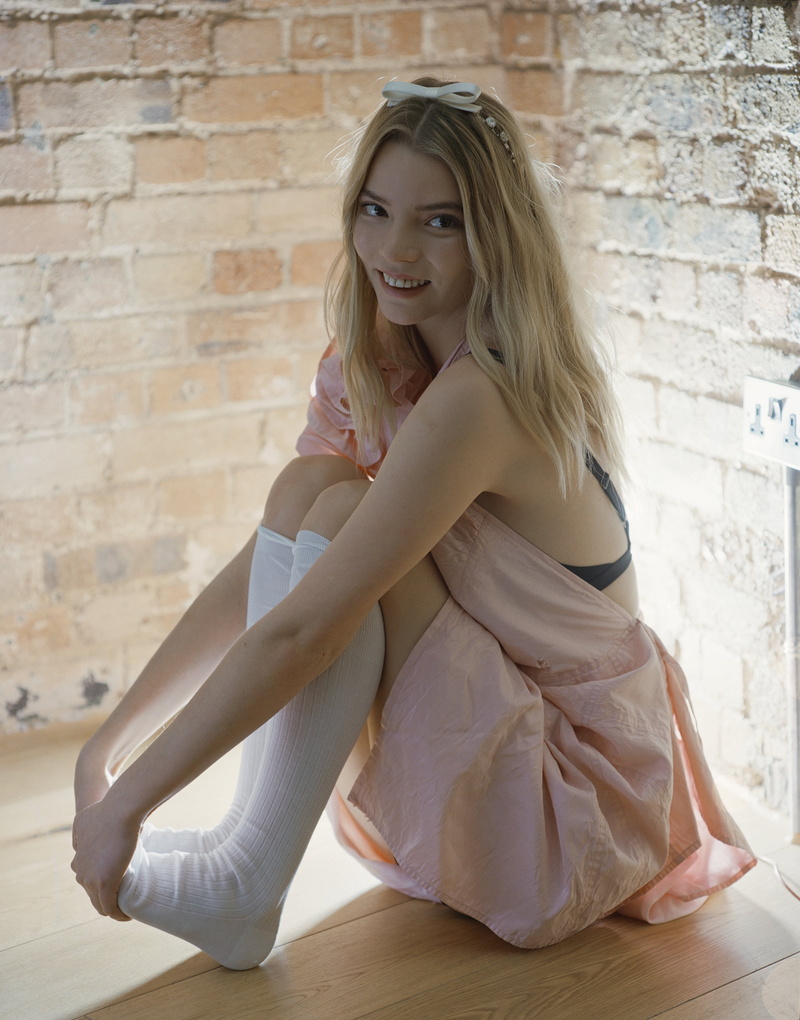 Anya Taylor-Joy, long hair, wooden floor, sitting, blonde, smiling, 1080P, women, white socks, actress