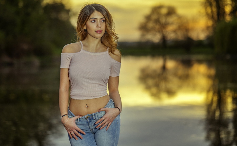 adult, model, 1080P, jeans, casual clothing, beautiful woman, bare shoulders, young women, looking away, hairstyle, women, beauty, hair, lifestyles, focus on foreground