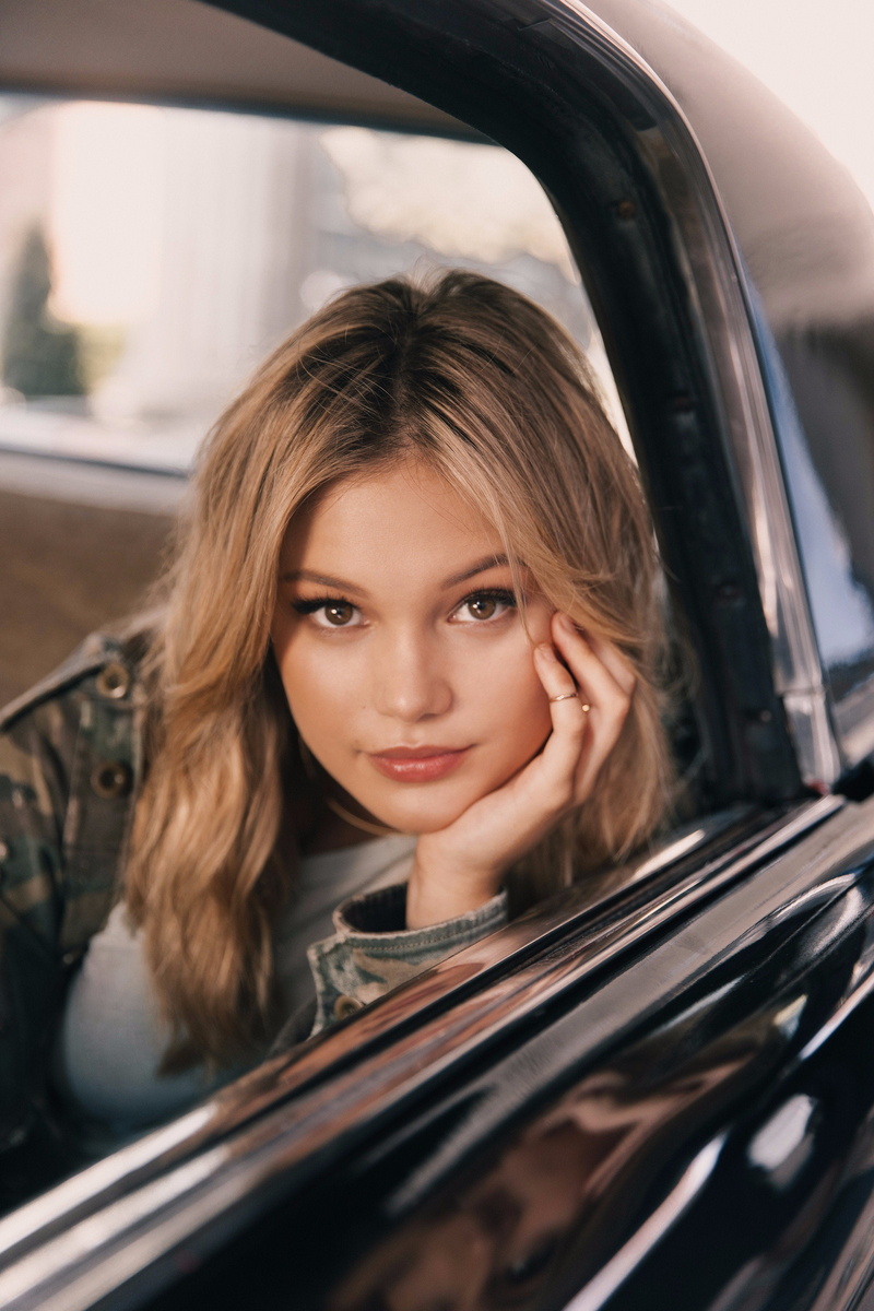 Olivia Holt, young woman, women, inside a car, singer, 2K, vehicle
