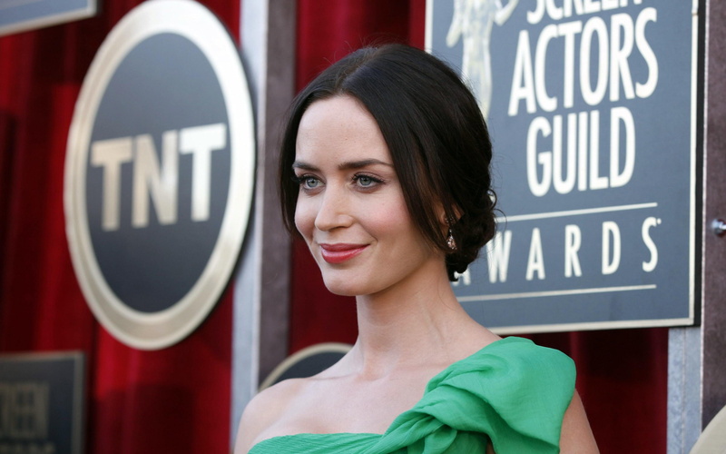 2K, photoshoot, emily, blunt