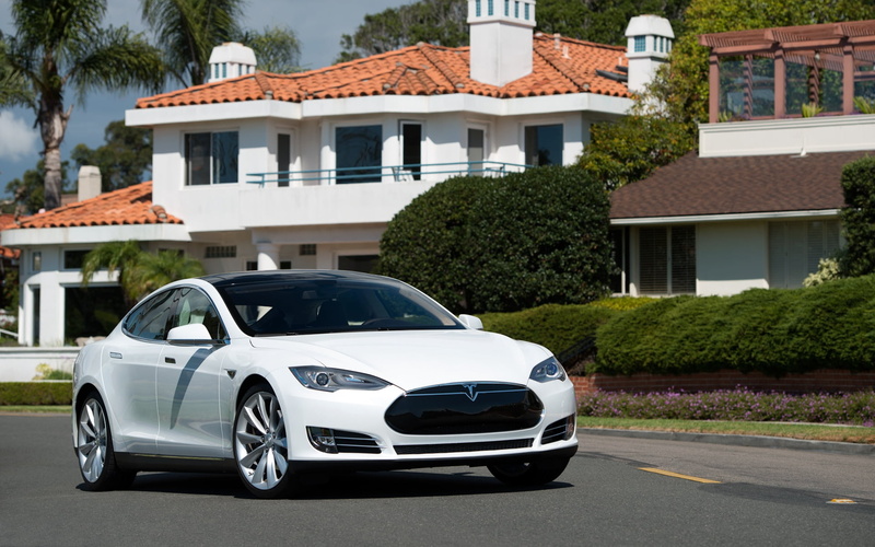 editorial, city, street, model, model s, car, red, built structure, new, tesla model s, upper Class, transportation, building, business, residential district