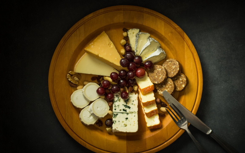 freshness, ready-to-eat, wood - material, close-up, studio shot, temptation, black background, indoors, wellbeing, plate, grapes, still life, directly above