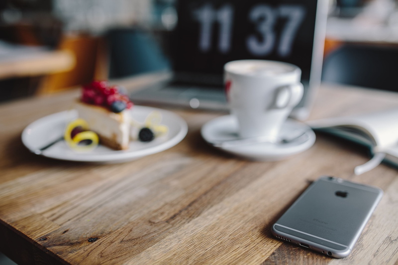 cheese cake, wooden desk, cafe, business, workplace, coffee cup, focus on foreground, coffee - drink, technology, macbook, mug, workspace, restaurant, wooden table