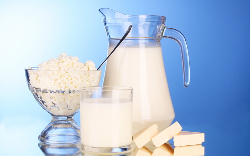 drinking Glass, freshness, household equipment, gourmet, cream, granola, studio shot, breakfast Cereal, yogurt, snack, milk Bottle, meal, wellbeing, pitcher - jug