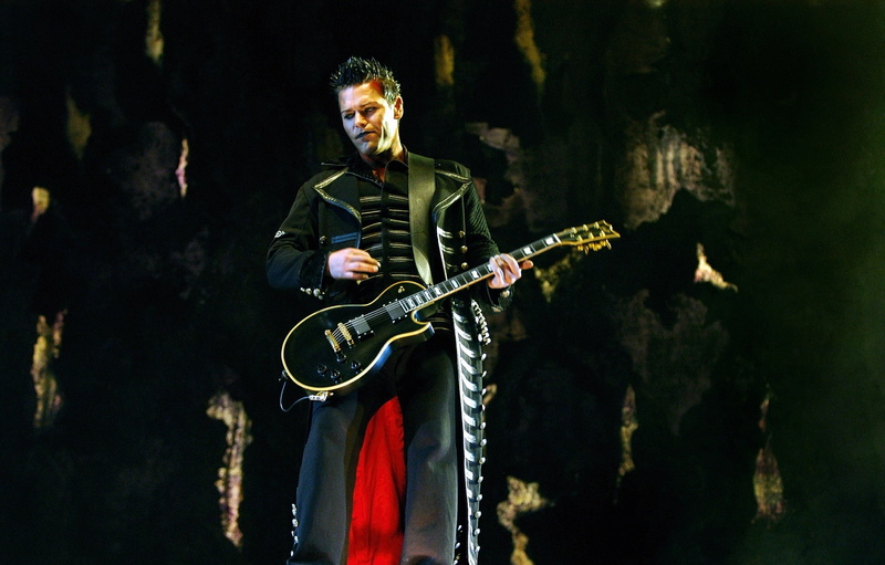 1080P, performing Arts Event, guitar, music, males, mid adult, guitarist, black background, popular Music Concert, arts And Entertainment, musical Instrument