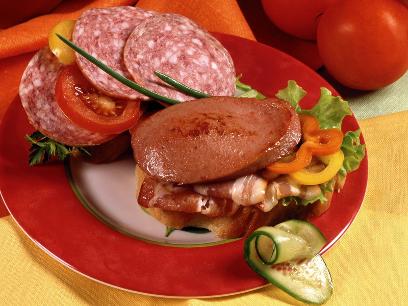 tomato, lettuce, grilled, lunch, fast food, close-up, dinner, unhealthy Eating, steak, beef, indoors, snack, meat, ready-to-eat, still life, slice, cooked