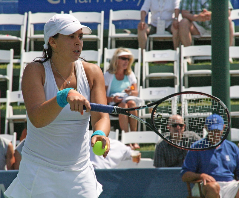 mature adult, leisure activity, woman, incidental people, tennis ball, clothing, marion bartoli, ball, tennis racket, tennis player, holding, lifestyles