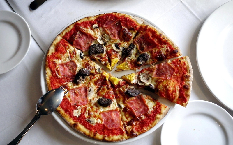 restaurant, temptation, wood - Material, refreshment, gourmet, homemade, pepperoni, plate, meat, slice, food, crockery, freshness, ready-to-eat, still life