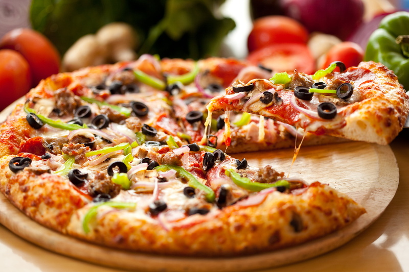 table, baked, italian Culture, red, black olive, meal, gourmet, olive, homemade, mozzarella, junk Food/Fast Food, slice, pastry Dough, serving - Sport
