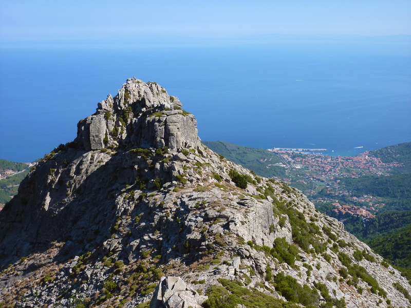 architecture, tranquil scene, cliff, outlook, solid, rock - object, tuscan archipelago, view, distant view, no people, great, viewpoint, rock formation